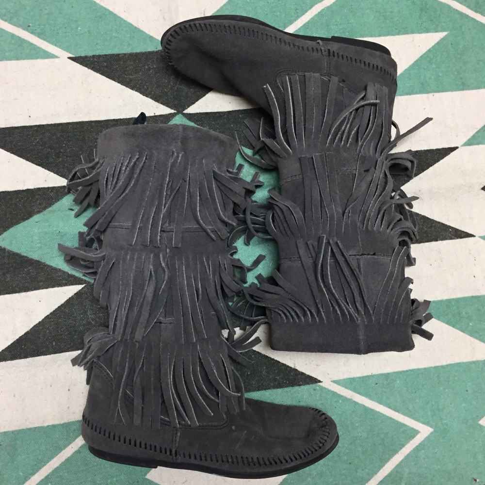 Minnetonka Grey Fringe Suede knee High Boot ✌🏼